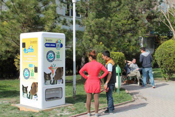 新型環保自動販賣機，可為流浪貓狗提供食物(圖3)