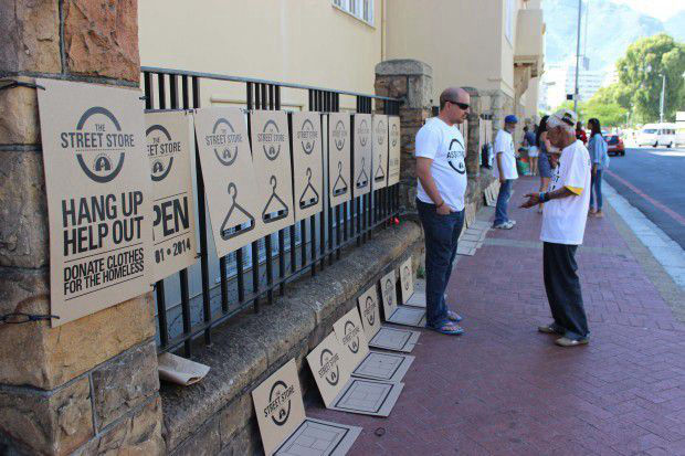 街頭捐贈商店，保護(hù)受助人尊嚴(yán)--置頂表情