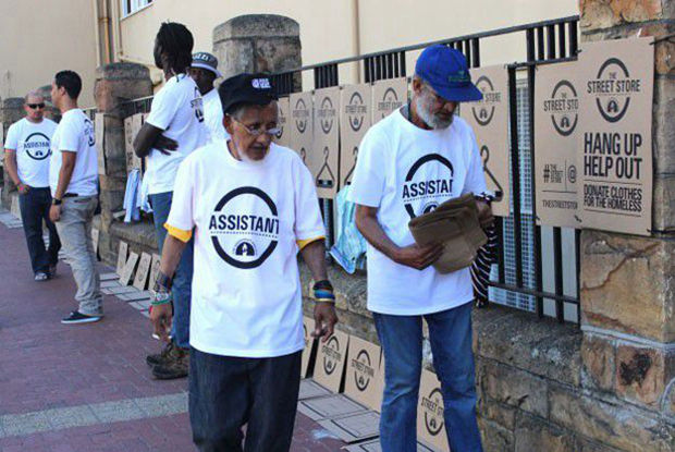 街頭捐贈商店，保護(hù)受助人尊嚴(yán)--置頂表情