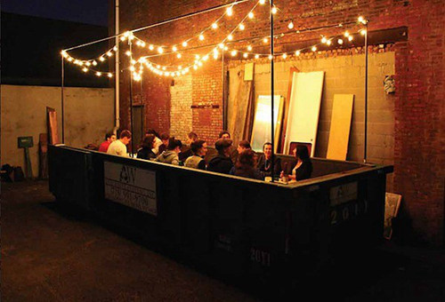 花50美元在垃圾桶中吃飯，為倡導人們不要浪費食物--置頂表情