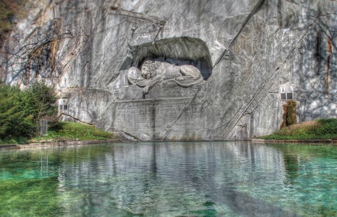 17個形態怪異的雕塑--置頂表情